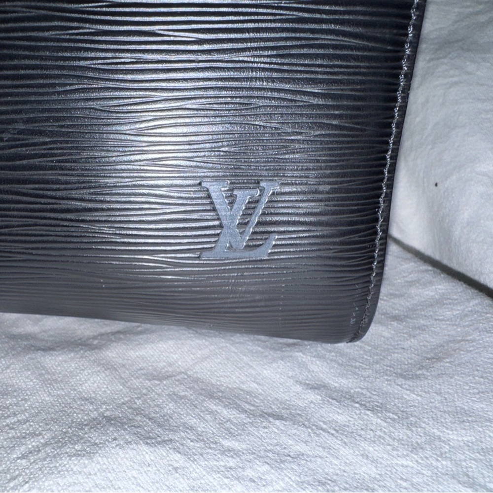 Louis Vuitton Speedy 35 in classic Black Epi leather. - Picture 2 of 11